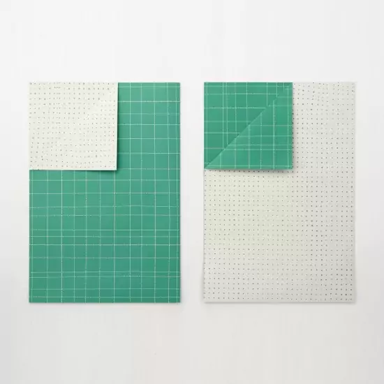 Obojstranný zeleno-biely baliaci papier
