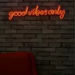 Svetelná dekorácia na stenu Good Vibes Only
